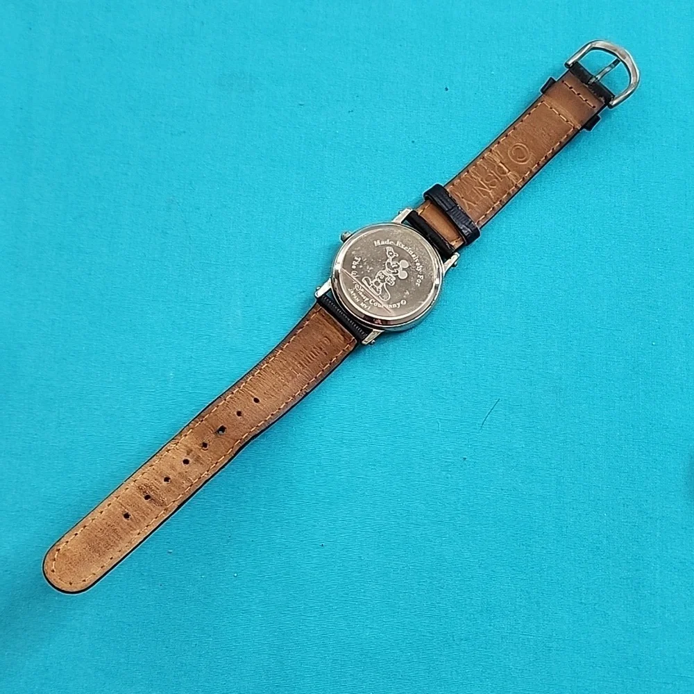 Vintage Rare Disney Clock Works Goofy Watch
